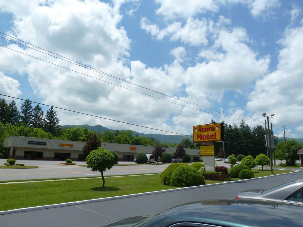 Motel Acorn - *